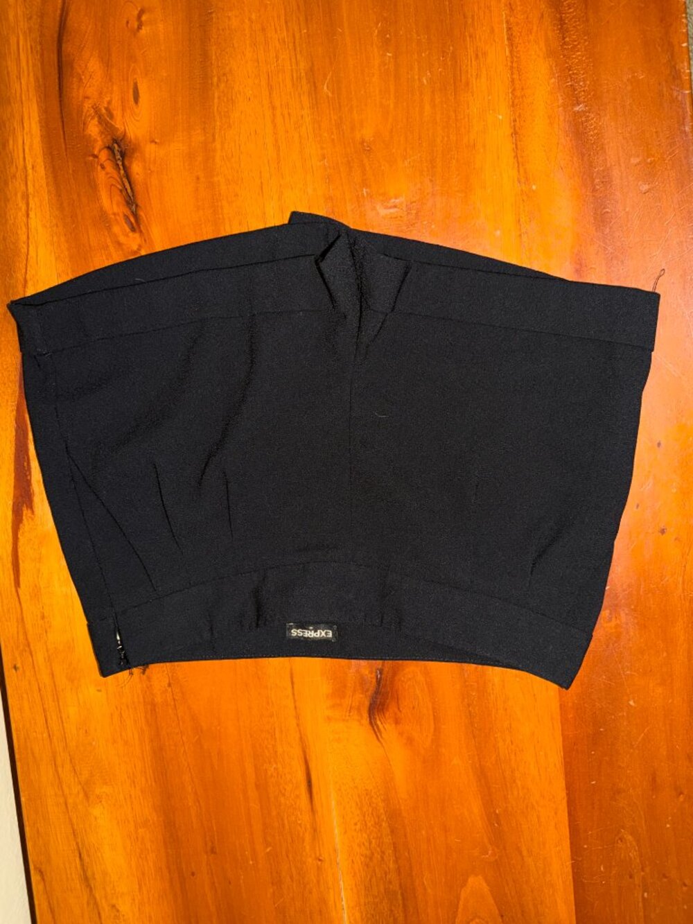 Express Black High Waisted Pleated Dress Shorts - Size 2